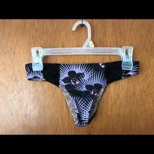 Acacia Poppy bottom in modern pacific